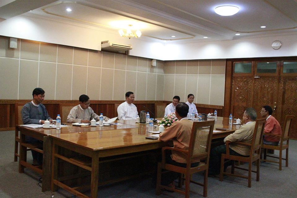 နုုိင္ငံေတာ္အႀကီးအကဲတာ၀န္ လႊဲေျပာင္းသည့္ အခမ္းအနားအစီအစဥ္ ေဆြးေႏြး