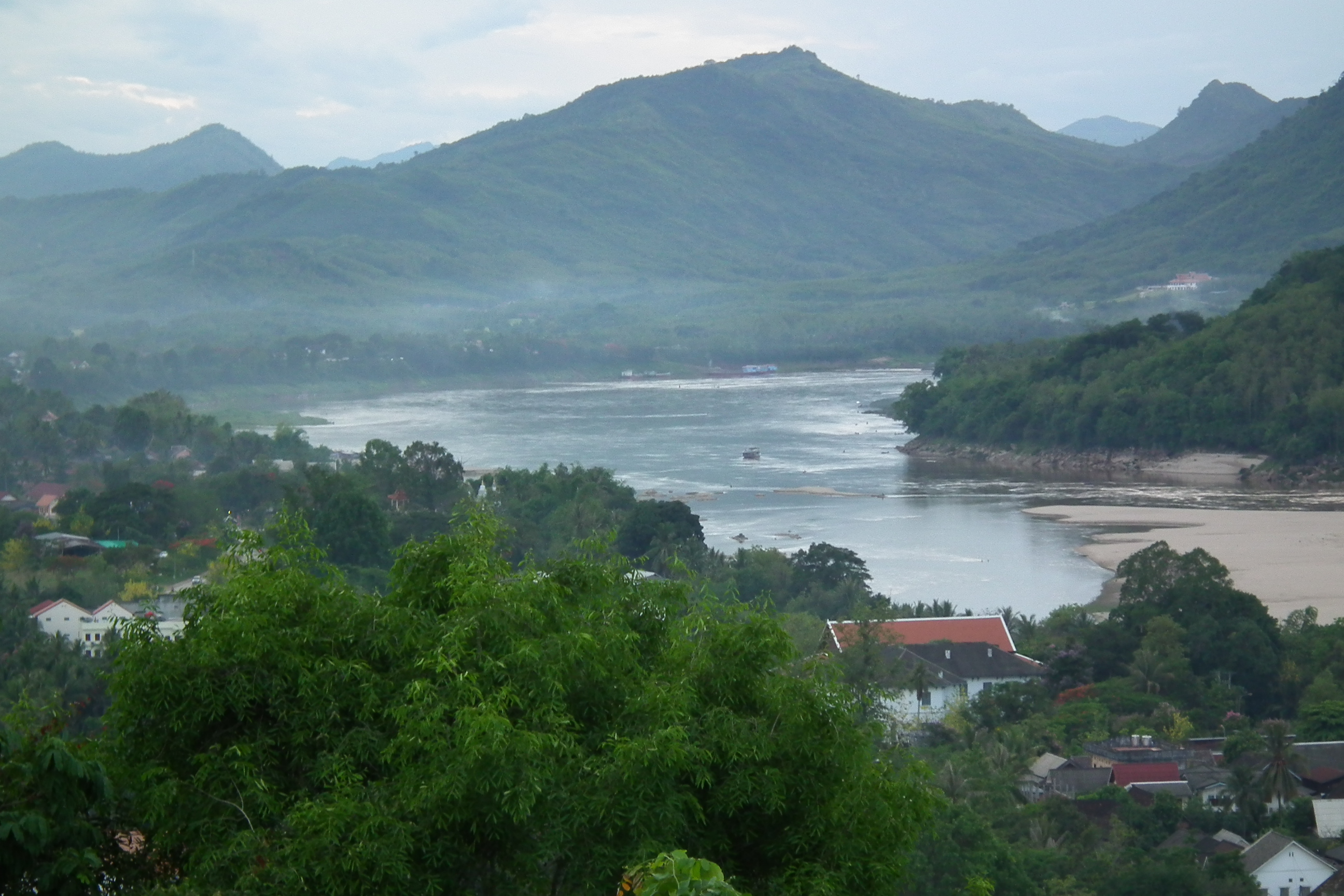 ျမန္မာပါ၀င္သည့္ မဲေခါင္ျမစ္တြင္း မႈခင္းေထာက္လွမ္းေရးသေဘၤာ စတင္ကင္းလွည့္