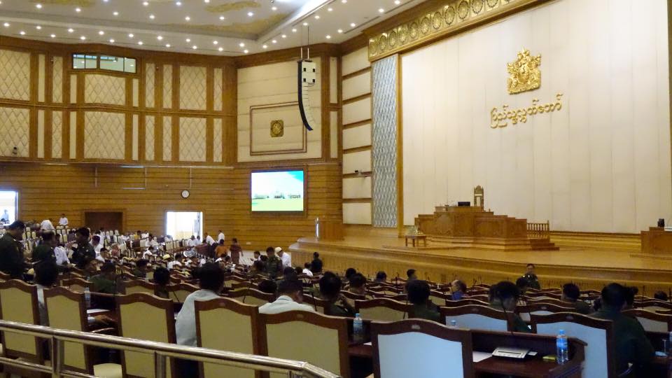 အႏုိင္ရလႊတ္ေတာ္ကုိယ္စားလွယ္မ်ား ျပည္သူ႔လႊတ္ေတာ္အစည္းအေ၀း ေလ့လာ (ဓာတ္ပုံ)