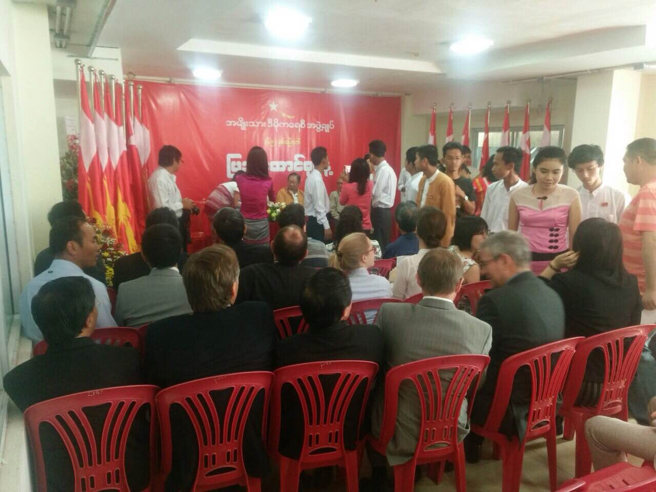 အန္အယ္လ္ဒီ႐ုံးခ်ဳပ္တြင္ ျပည္ေထာင္စုေန႔ အခမ္းအနားက်င္းပ (ဓာတ္ပံု)