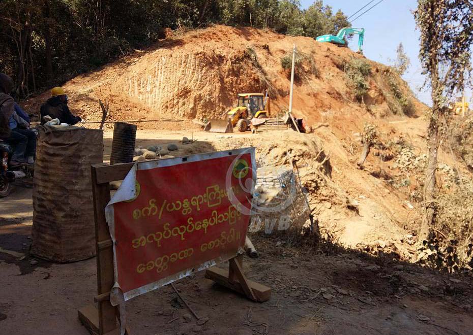 ေရႀကီးေျမၿပိဳခဲ့သည့္ ကေလး-ဟားခါးကားလမ္း သြားလာရခက္ခဲေနဆဲ (ဓာတ္ပံု)