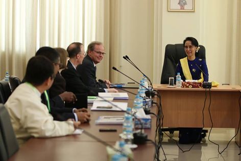 ေဒၚေအာင္ဆန္းစုၾကည္ထံ ကမၻာ့ဘဏ္ ဒု-ဥကၠ႒ လာေရာက္ေတြ႔ဆံု (ဓာတ္ပံု)