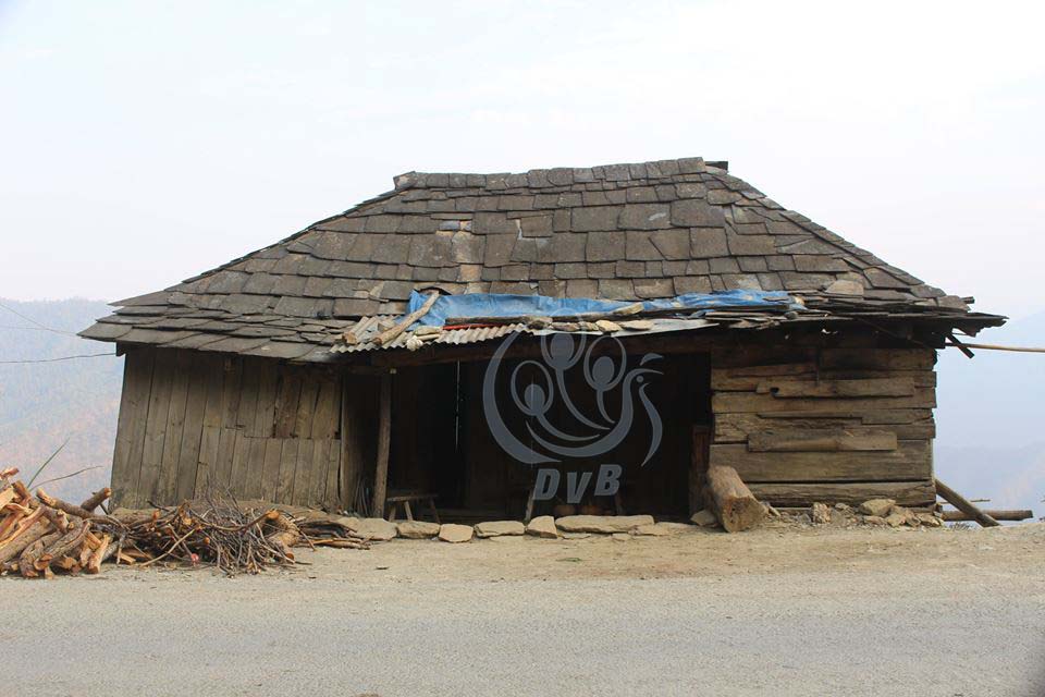 ခ်င္းျပည္နယ္က ေက်ာက္သင္ပုန္းေတြ မိုးထားတဲ့အိမ္ (ဓာတ္ပံု)