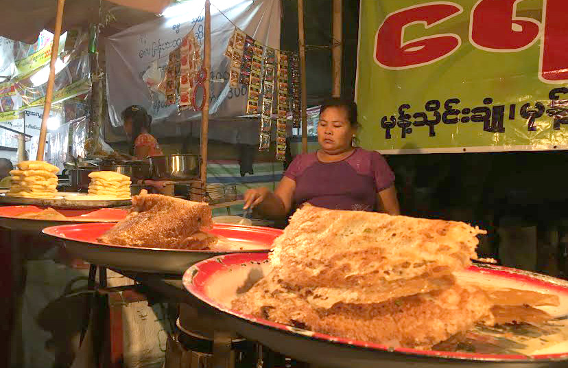 သန္လ်င္က်ဳိက္ေခါက္ဘုရားပြဲေစ်းက ျမန္မာ့႐ုိးရာ အေရာင္းဆိုင္မ်ား (ဓာတ္ပံု)