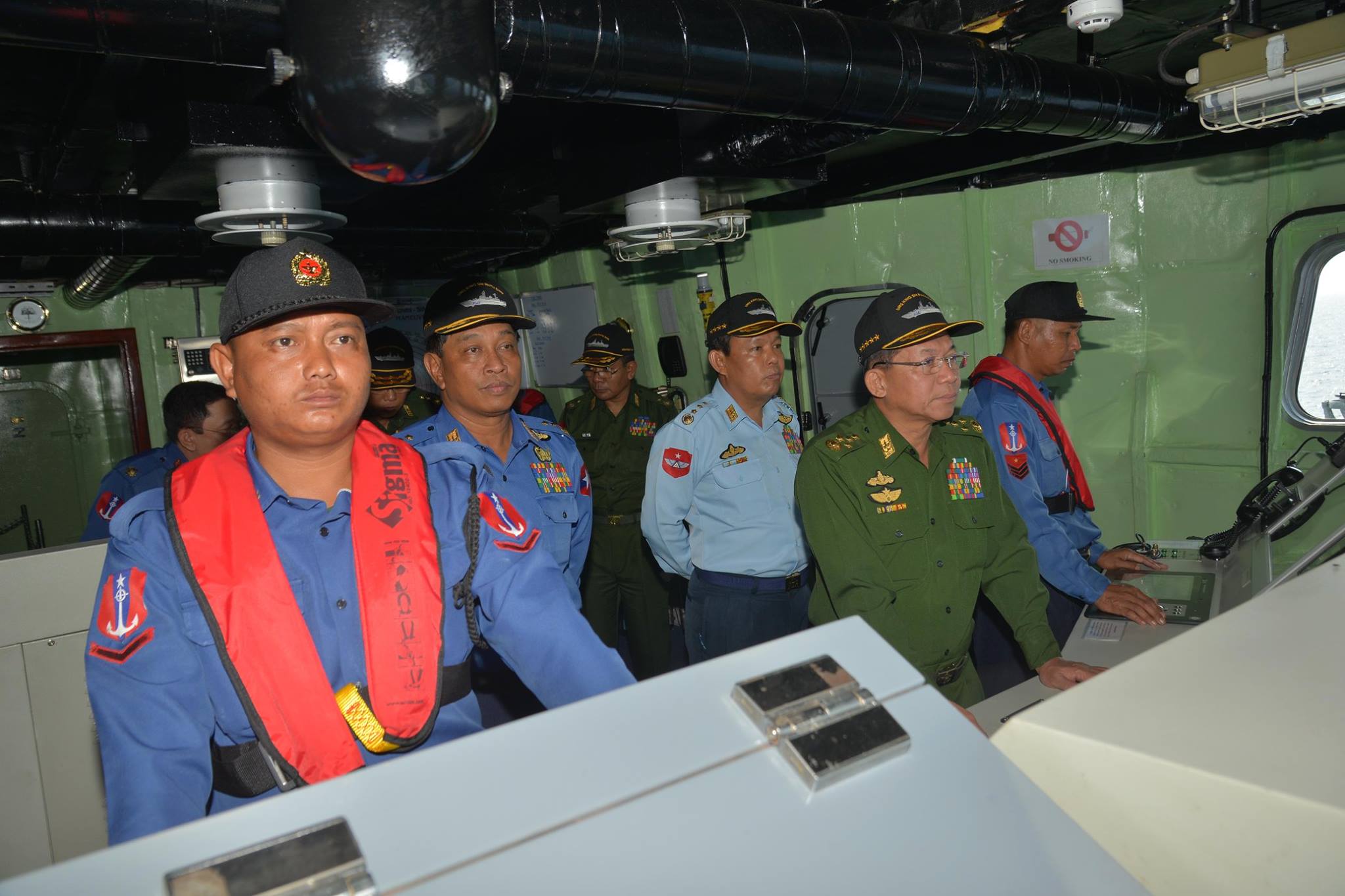 ေရတပ္စစ္ေရး ေလ့က်င့္ေနစဥ္ ျမန္ႏႈန္းျမင့္ ေလယာဥ္ ၃ စီး ၀င္ေရာက္ျဖတ္သန္း