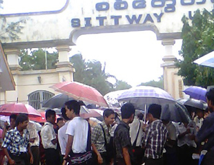 ဆနၵျပ စစ္​ေတြ​ေက်ာင္း​သား​မ်ား​နွင့္​ ျပည္နယ္အစိုး​ရတာဝန္႐ွိသူမ်ား​ ​ေဆြး​ေနြး​