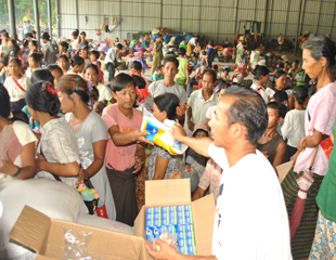 ျမစ္ၾကီးနားျမို့က ေထာင္ခ်ီရိွသည့္ စစ္ေျပးဒုကၡသည္မ်ားကို အစိုးရ လ်စ္လ်ဴ႐ႈထား