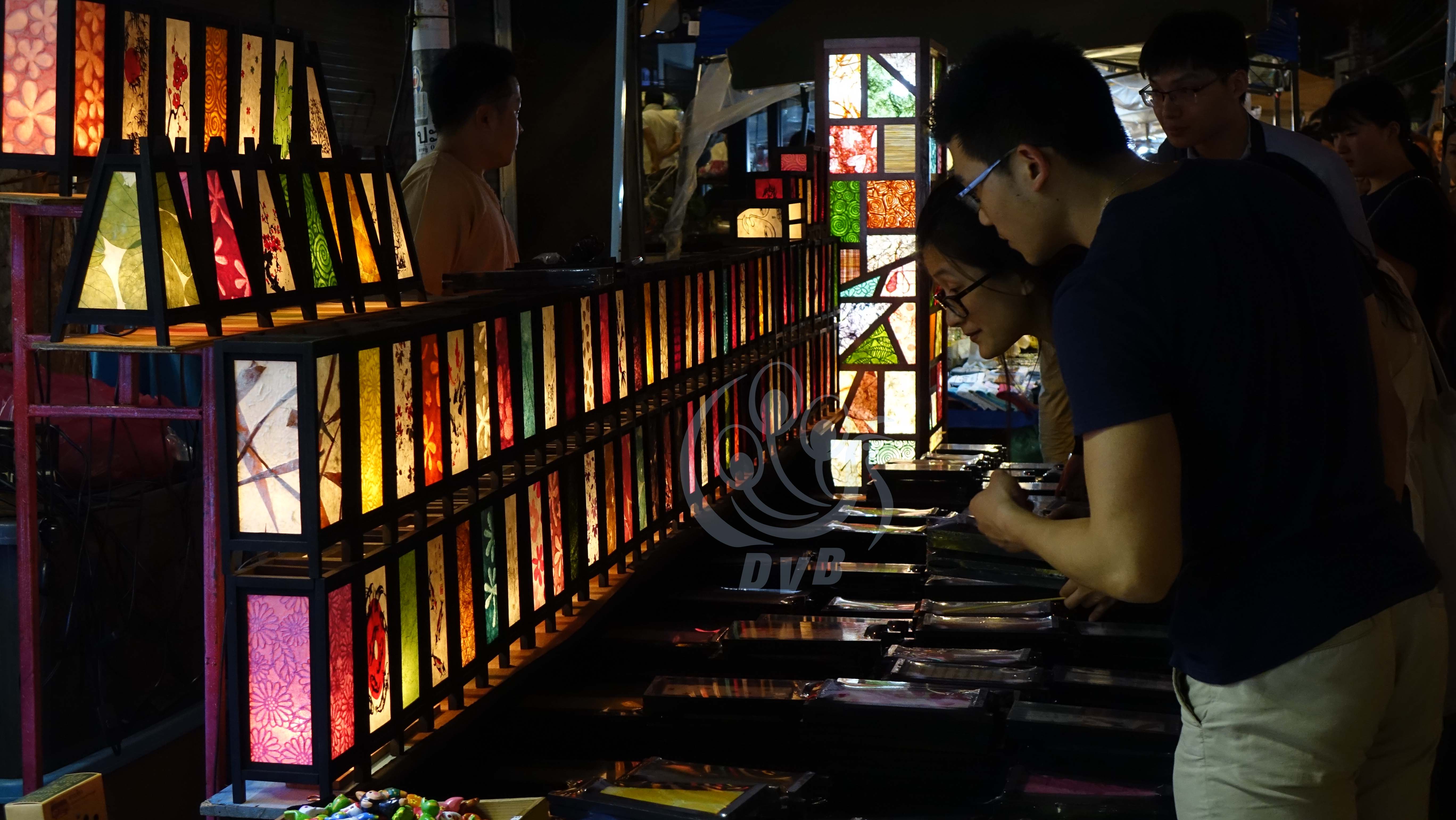 ထိုင္းႏိုင္ငံ ခ်င္းမိုင္ၿမိဳ႕က Sunday Market ျမင္ကြင္းမ်ား (ဓာတ္ပံု)