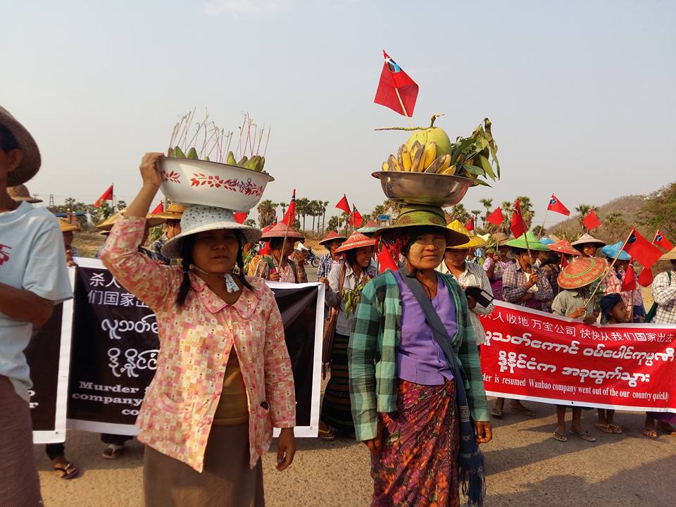 လက္ပံေတာင္းေဒသခံမ်ား က်ိန္စာတိုက္ပဲြဆႏၵျပပဲြ (ဓာတ္ပံု)