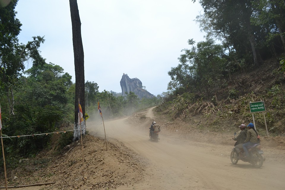 ဗန္းေမာက္ၿမိဳ႕တြင္ ရဲအုပ္ ၁ ဦး ဆိုင္ကယ္ေမွာက္ ေသဆံုး၊ ၁ ဦးဒဏ္ရာရ
