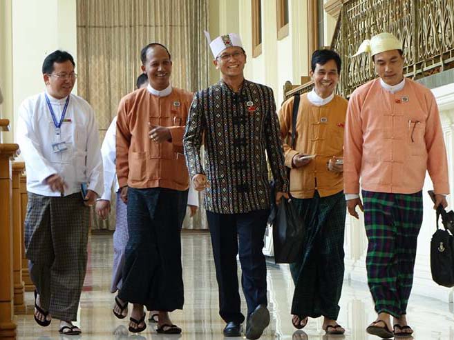 ခ်င္းလူမ်ဳိးကုိ ဒုတိယသမၼတအျဖစ္ ပထမဆုံး အဆိုတင္သြင္း