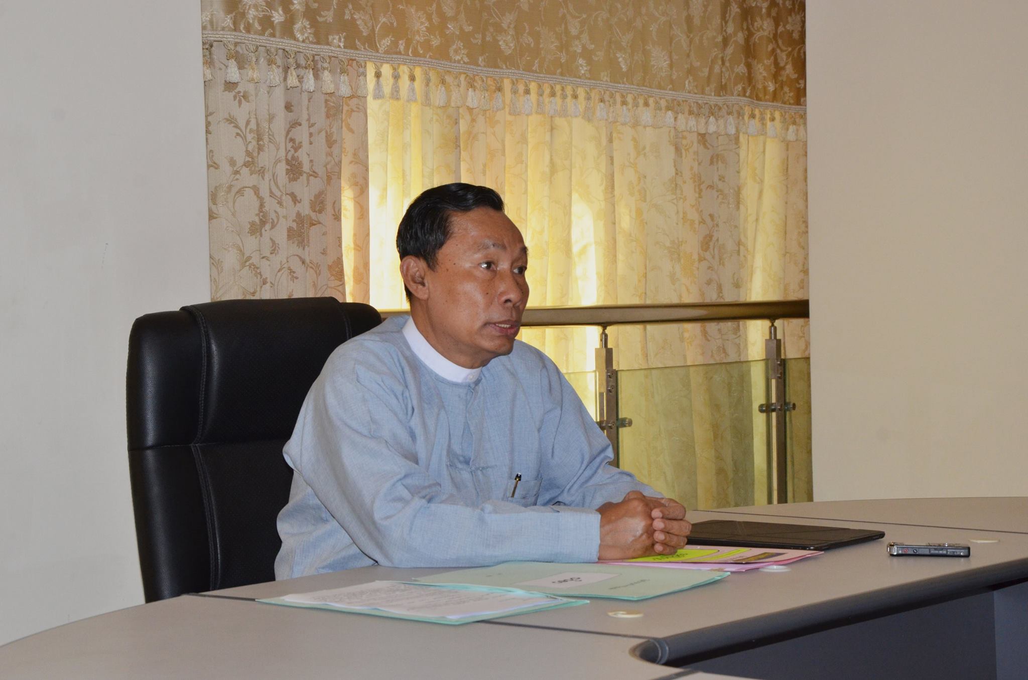 ဦးေရႊမန္း ဦးေဆာင္သည့္ေကာ္မရွင္ကုိ တပ္မေတာ္သားမ်ား ကန္႔ကြက္