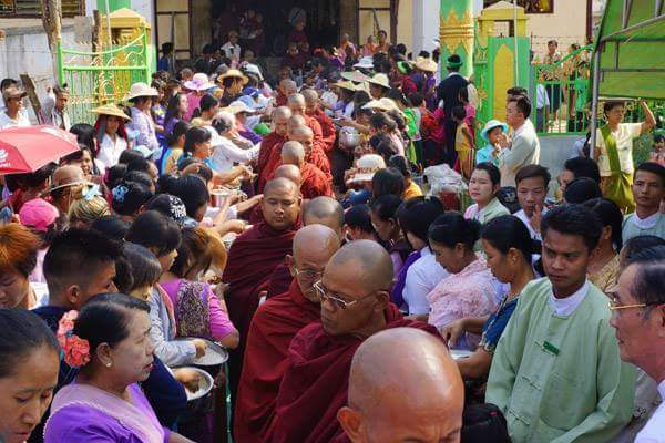 ၿမိဳ႕လုံးကၽြတ္ ဆြမ္းဆန္ေတာ္ေလာင္းလွဴပဲြ လြိဳင္ေကာ္ၿမိဳ႕ ေတာင္ကြဲေစတီတြင္ ျပဳလုပ္