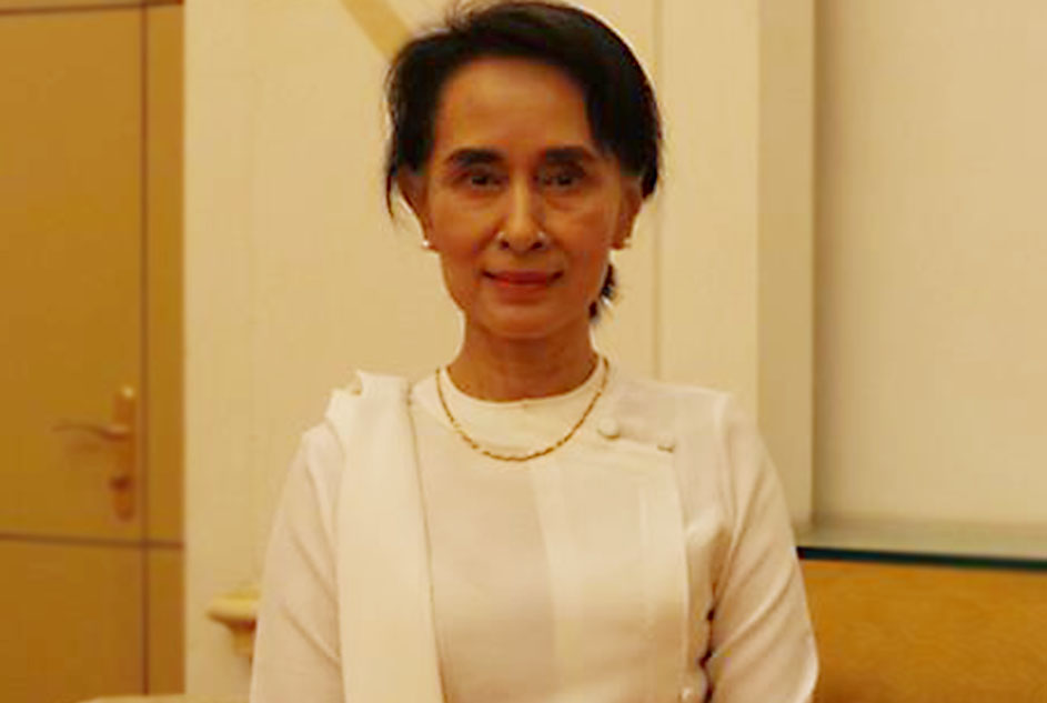 ေဒၚေအာင္ဆန္းစုၾကည္ ၀န္ႀကီးဌာန ၄ ခု ကုိင္မည့္အေပၚ အမ်ဳိးမ်ဳိးေ၀ဖန္