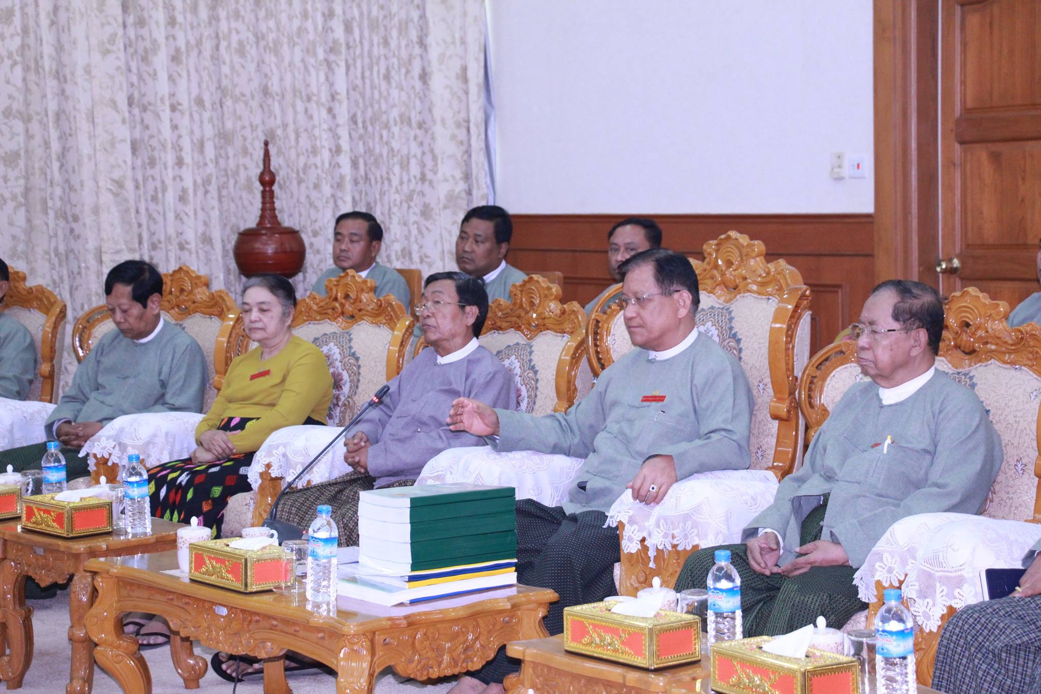 ေရြးေကာက္ပြဲေကာ္မရွင္ ဥကၠ႒ တာ၀န္လႊဲေျပာင္း (သတင္းဓာတ္ပံု)