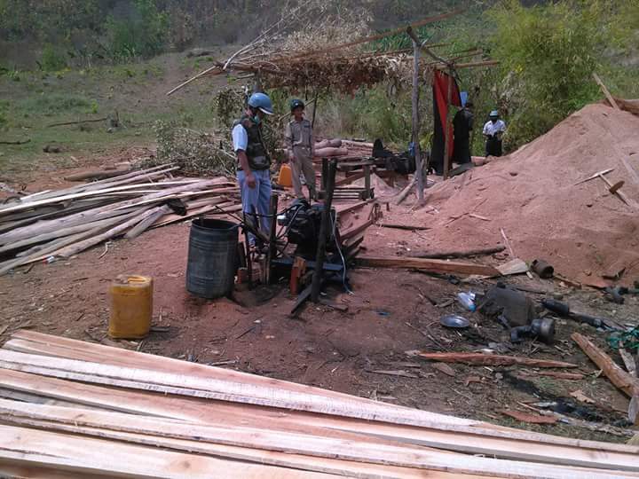 ေကာလင္းၿမိဳ႕နယ္တြင္ တရားမ၀င္သစ္စက္ႏွင့္သစ္မ်ား ပုိင္ရွင္မဲ့ဖမ္းမိ