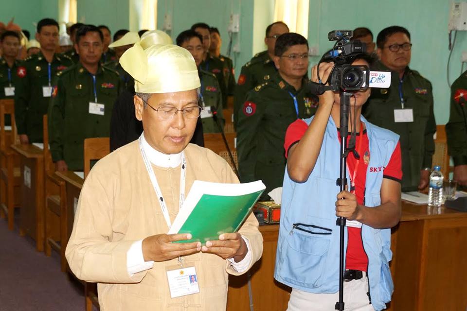 မေကြးတိုင္းေဒသႀကီး ဝန္ႀကီးခ်ဳပ္ ေဒါက္တာေအာင္မိုးညိဳ ကတိသစၥာျပဳ