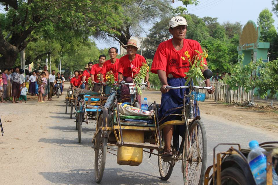 မုံရြာတြင္ အေႏွးယာဥ္လုပ္သားမ်ား အစိုးရသစ္ကို ႀကိဳဆိုဂုဏ္ျပဳ (ဓာတ္ပံု)
