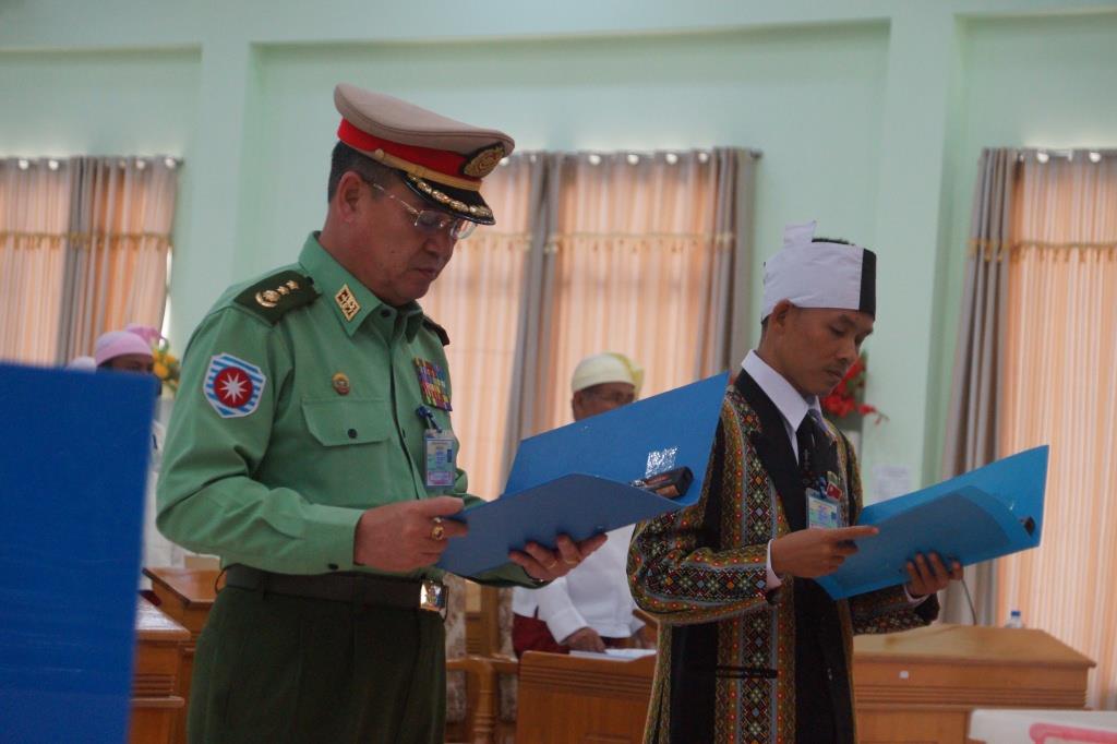 ရခိုင္ျပည္နယ္ နယ္လံု၀န္ႀကီး က်မ္းက်ိန္