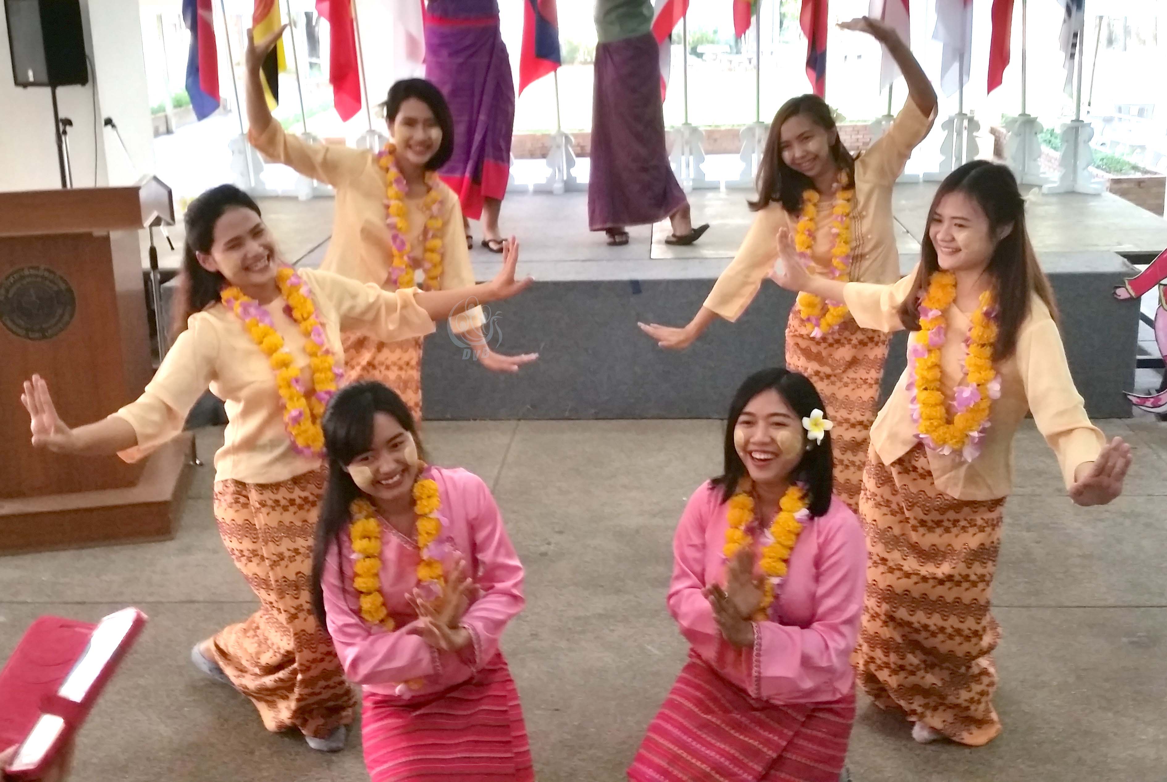 ခ်င္းမုုိင္တကၠသိုုလ္တြင္က်င္းပသည့္  ျမန္မာအပါအ၀င္ ASEAN+3 ႏွစ္ကူးပြဲေတာ္ (ဓာတ္ပံု)