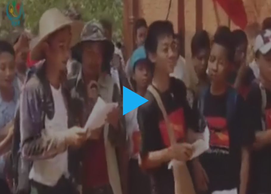 သာယာဝတီတရား႐ုံးေရွ႕ သံခ်ပ္ေဖ်ာ္ေျဖေနမႈျမင္ကြင္း (႐ုပ္သံ)