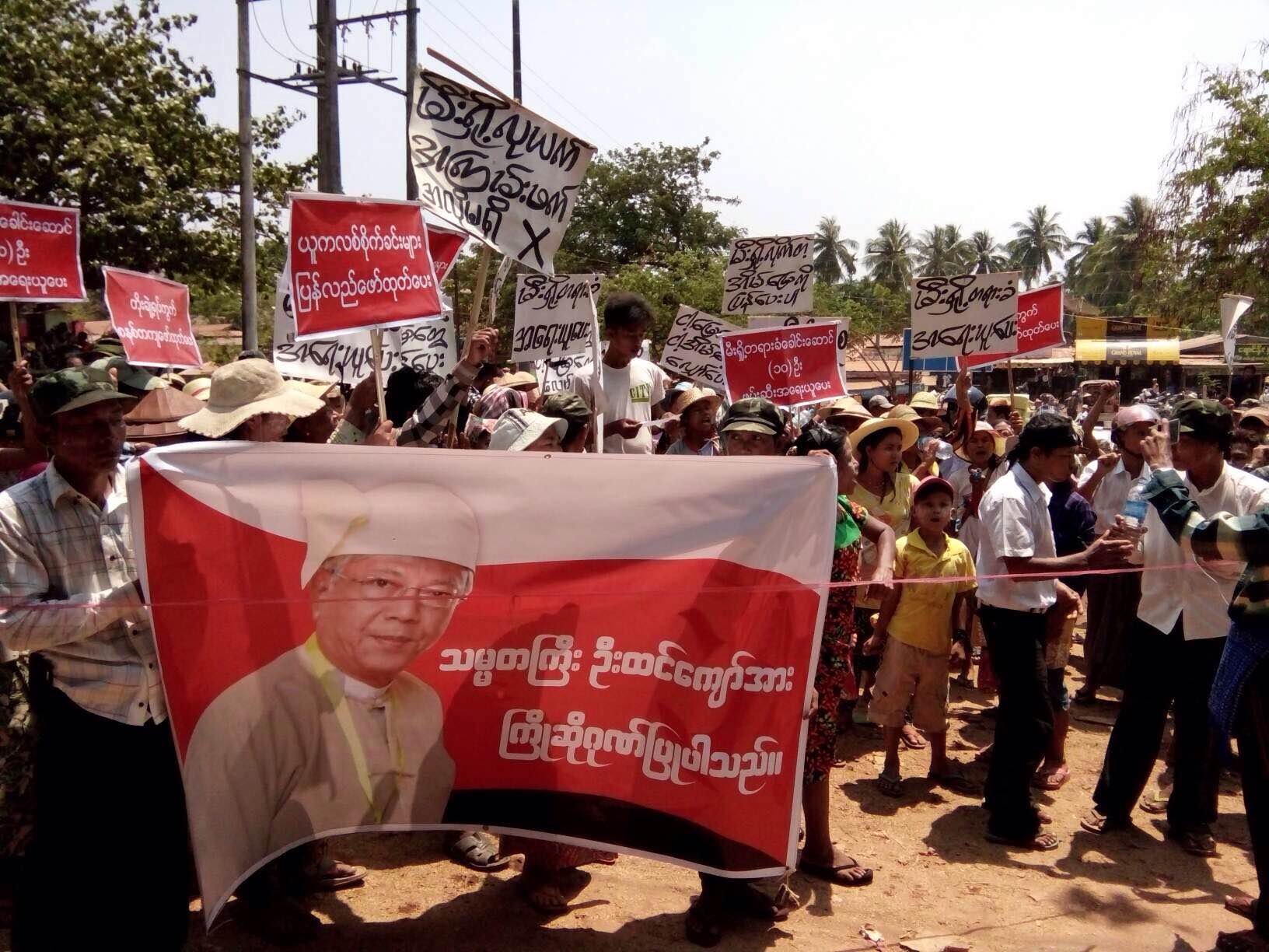 အစိုးရေဟာင္းလက္ထက္မွ ေျမယာျပႆနာေျဖရွင္းေပးရန္ က်ိဳက္ထိုတြင္ ဆႏၵေဖာ္ထုတ္
