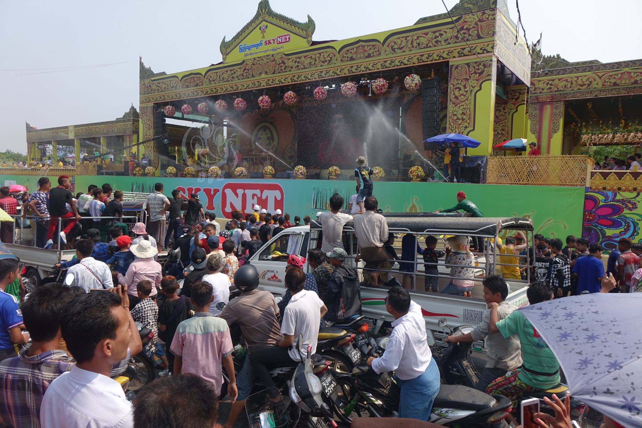 ေနျပည္ေတာ္ သႀကၤန္အႀကဳိ နံနက္ပုိင္း ျမင္ကြင္း