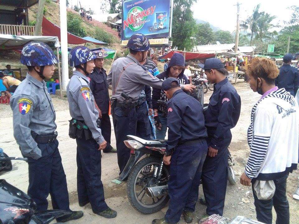 ကေလးၿမိဳ႕ မဟာသႀကၤန္ပြဲ တုတ္ဓားလက္နက္မ်ား စစ္ေဆး