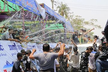 မႏၱေလးၿမိဳ႕ က‌ေလးျပဳစု‌ေရး မ႑ပ္‌‌ေ႐ွ႕ျမင္‌ကြင္‌းမ်ား