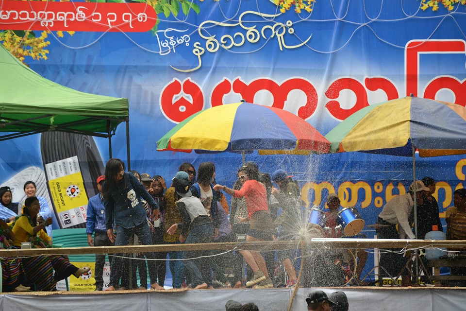 အင္းေတာ္ၿမိဳ႕ သႀကၤန္အတက္ေန႔ ျမင္ကြင္း