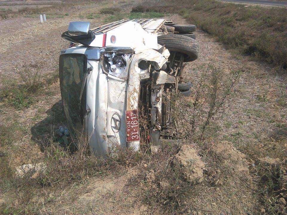လိုက္ထရတ္ကားတစီး အရွိန္မထိန္းႏိုင္ဘဲ တိမ္းေမွာက္