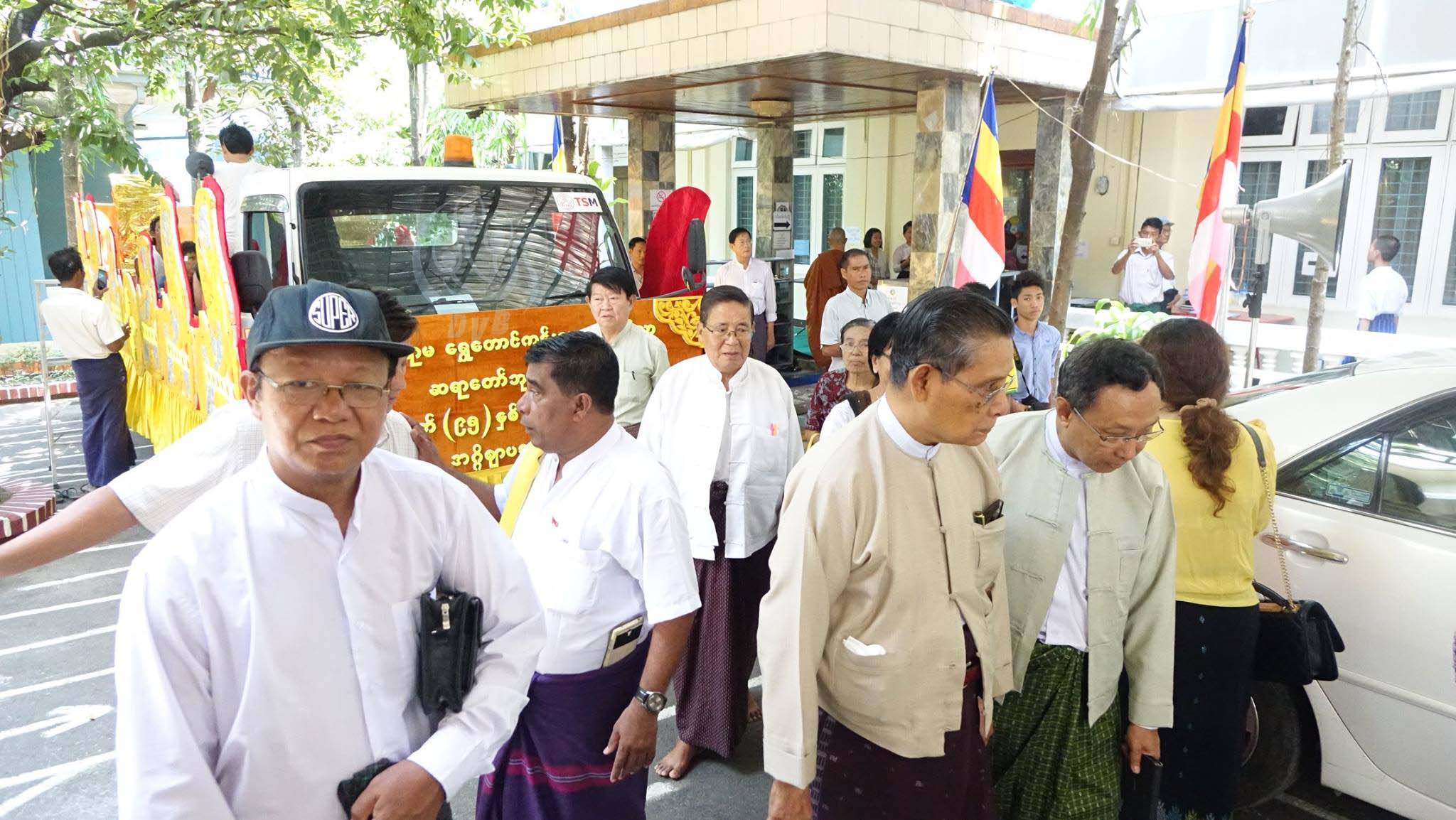 ေရႊေတာင္ကုန္းဆရာေတာ္ ႐ုပ္ကလာပ္ေတာ္ကုိ အန္အယ္လ္ဒီနာယက သြားေရာက္ဖူးေျမာ္