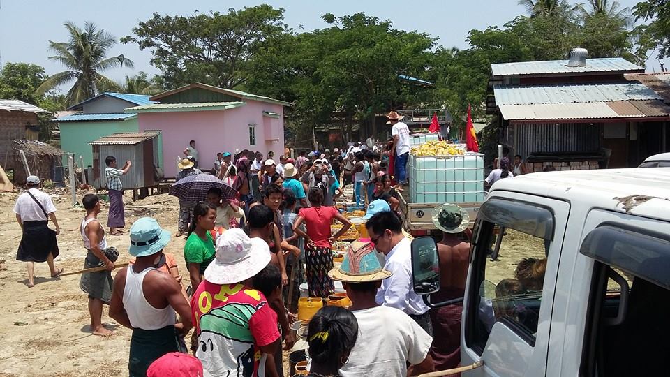 ေရျပတ္လပ္ေနသည့္ ဒလၿမိဳ႕နယ္အတြင္း ပထမဦးဆုံး ေရသြားလွဴ