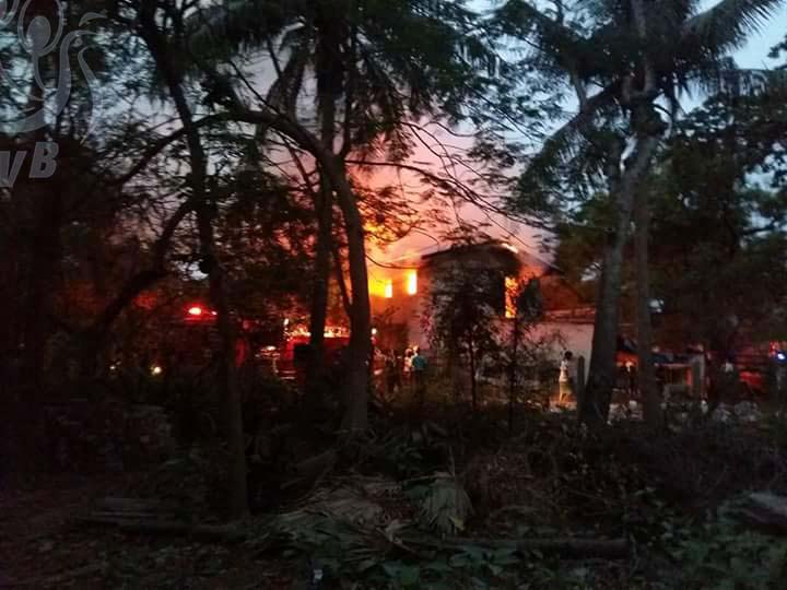 မံုရြာၿမိဳ႕ ကိုးေတာင္ျပည့္ဘုရားအနီး မီးေလာင္