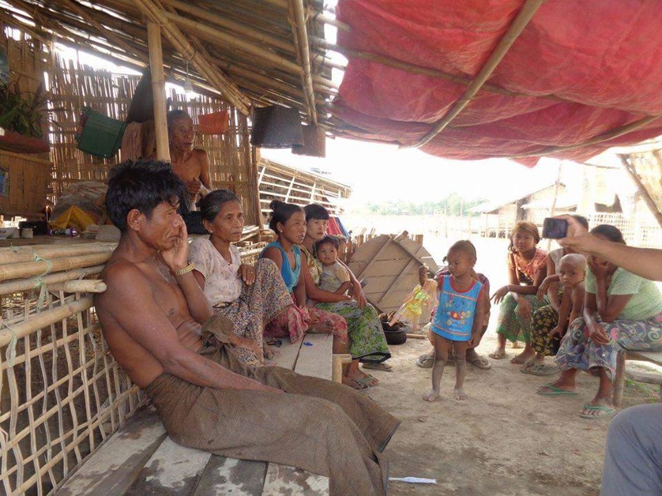 အစုိးရတပ္၏ ထုိးစစ္ဆင္မႈေၾကာင့္ ရြာသားမ်ား ထြက္ေျပးတိမ္းေရွာင္၊ အကူအညီမ်ားလုိအပ္