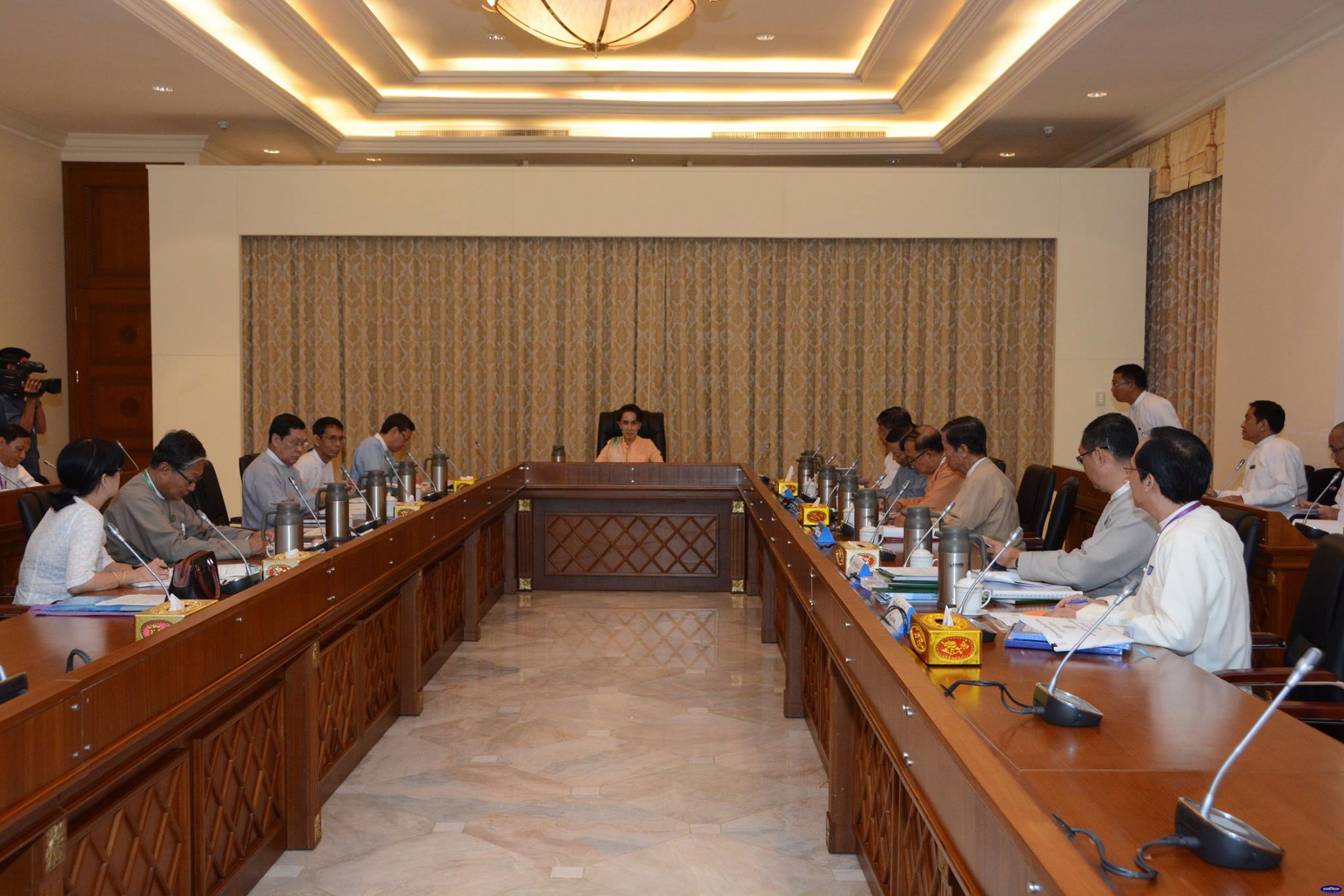 ၀န္ႀကီးဌာနမ်ားျပင္ဆင္ဖဲြ႔စည္းမည့္ကိစၥ ေဒၚေအာင္ဆန္းစုၾကည္ ဦးေဆာင္ေဆြးေႏြး