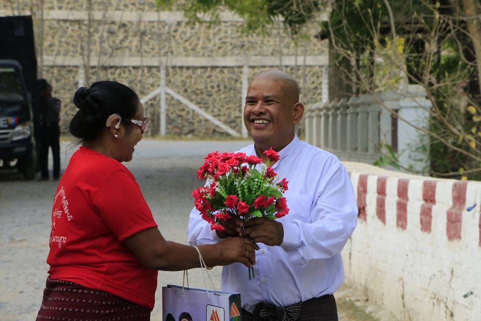 တရားေရးစနစ္ကို တကိုယ္ေတာ္ဆႏၵျပခဲ့သည့္ ေရွ႕ေနဦးေဇာ္၀င္း ျပန္လည္လြတ္ေျမာက္