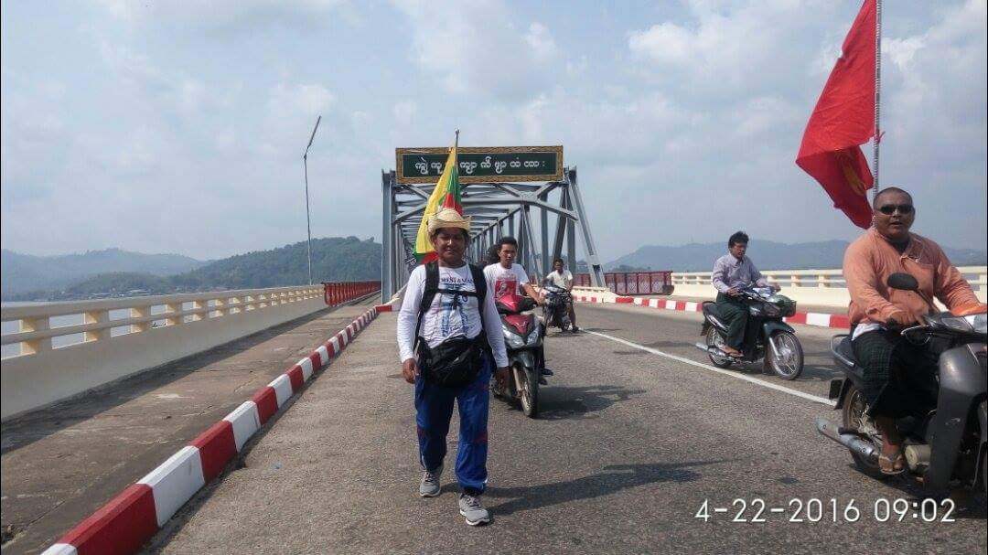 အစိုးရသစ္ကို ႀကိဳဆိုသည့္အေနျဖင့္ တကိုယ္ေတာ္လမ္းေလွ်ာက္
