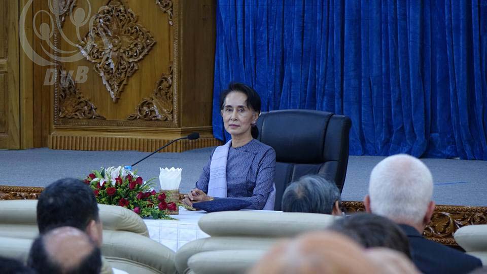 ႏိုင္ငံျခားေရး၀န္ႀကီး ေဒၚေအာင္ဆန္းစုၾကည္ႏွင့္ သံတမန္မ်ား ေတြ႔ဆံု