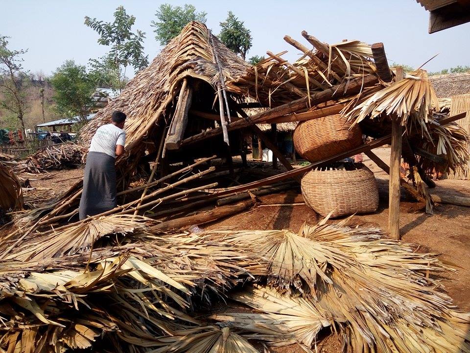 ယင္းမာပင္ၿမိဳ႕နယ္တြင္ ေလျပင္းတိုက္ခတ္၊ လူေနအိမ္တခ်ဳိ႔ပ်က္စီး (ဓာတ္ပံု)