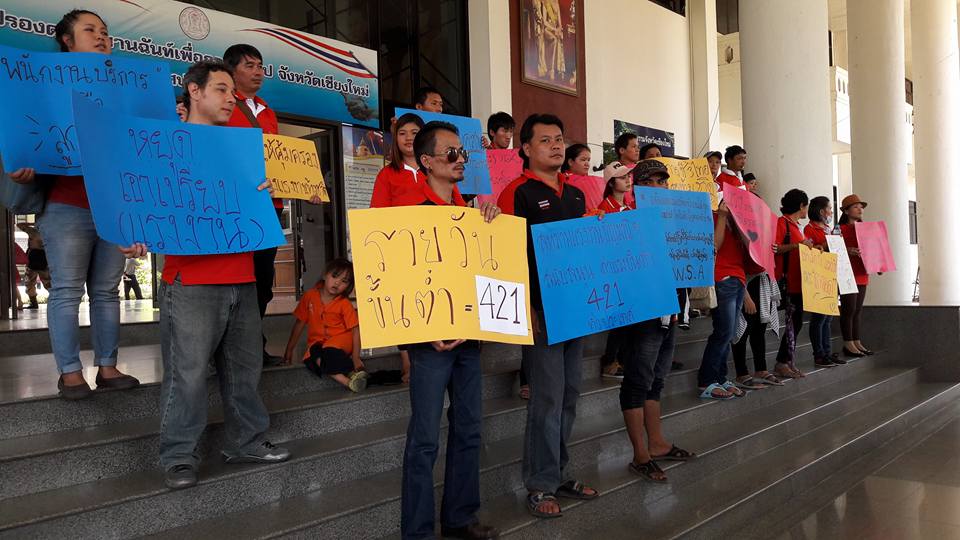တရက္လုပ္အားခ ဘတ္ ၄၀၀ ေက်ာ္ထိ တိုးေပးရန္ ခ်င္းမုိင္အလုပ္သမားမ်ား ေတာင္းဆုိ
