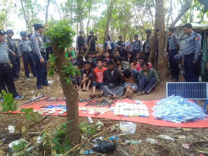 လား႐ႈိးတြင္ အေၾကာင္းမဲ့ဓားျဖင့္ လိုက္ခုတ္ေနသူမ်ားကုိ ဖမ္းမိၿပီ