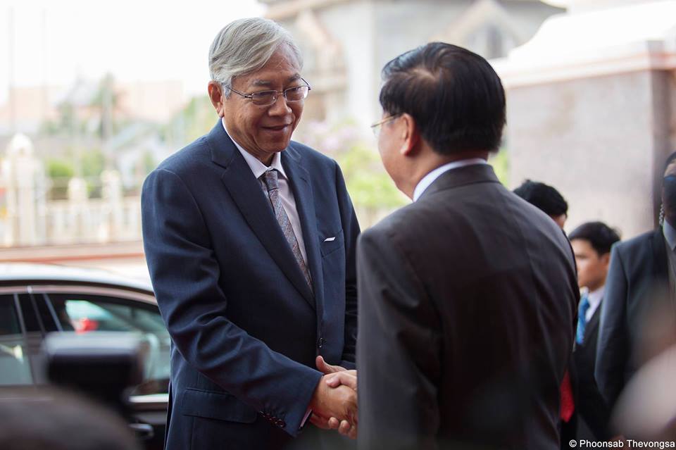 ျမန္မာသမၼတကုိ လာအုိႏုိင္ငံက ဂုဏ္ျပဳတပ္ဖြဲ႔ျဖင့္ ႀကိဳဆုိ (႐ုပ္သံ)