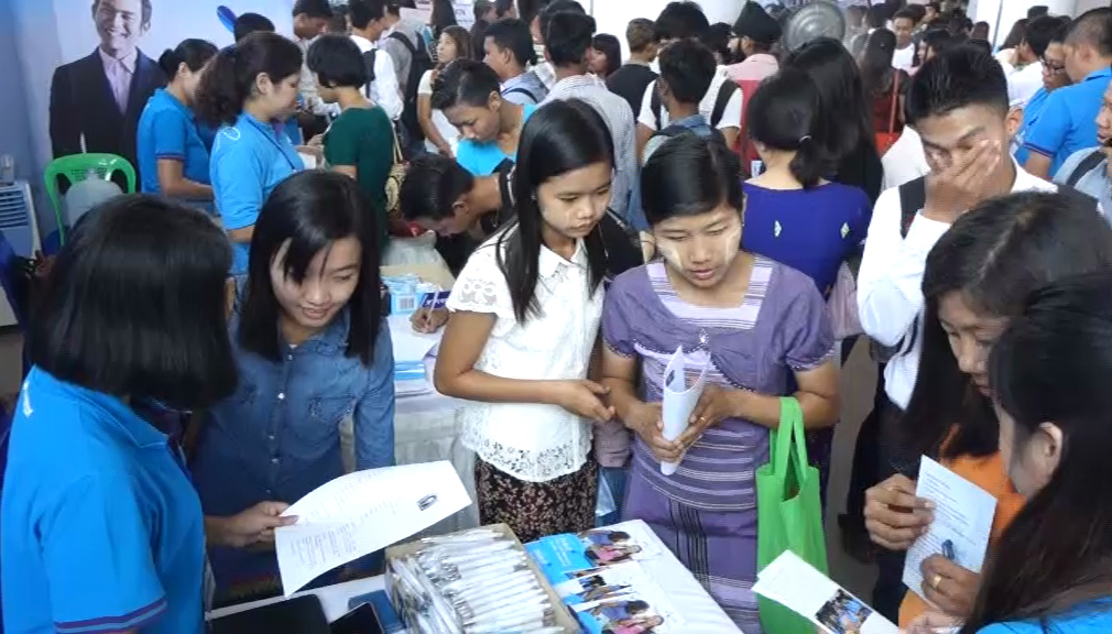 အလုပ္ကုိင္ရွာေဖြသူမ်ားအတြက္ အလုပ္ကုိင္ျပပြဲ မႏၱေလးတြင္ က်ငး္ပ