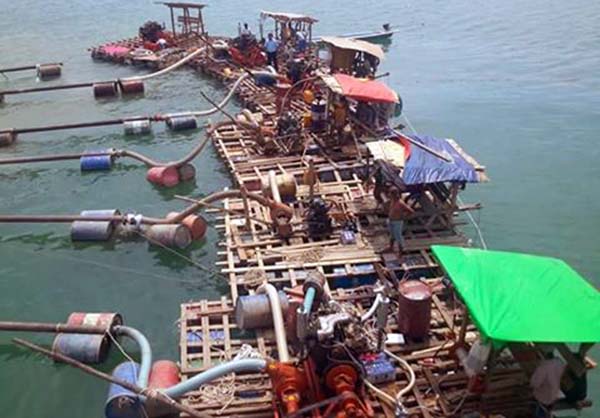 ရာဇၿဂိဳဟ္ဆည္တြင္း ႏုန္းမ်ားေၾကာင့္ လာမည့္ မိုးရာသီတြင္ ဆည္ၿပိဳမွာ ေဒသခံမ်ား စိုးရိမ္