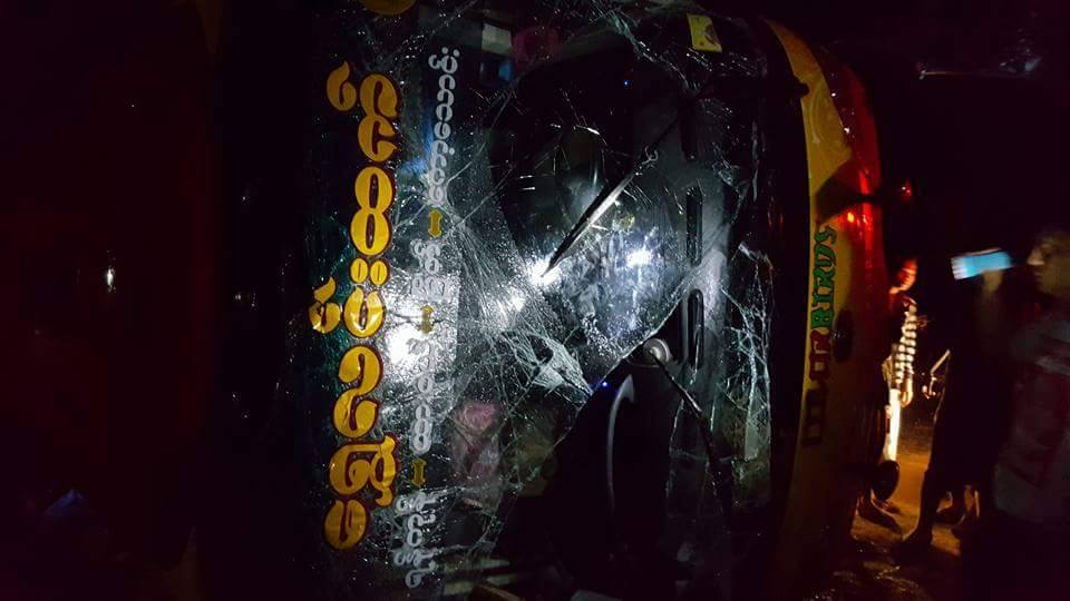 ၿမိတ္-ေကာ့ေသာင္း ခရီးသည္တင္ကားေမွာက္၊ ယာဥ္ေမာင္း ထြက္ေျပး