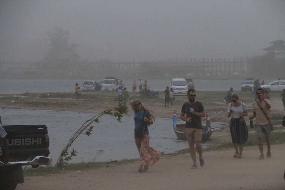 မႏၱေလးၿမိဳ႕တြင္ ေလျပင္းမ်ား တိုက္ခတ္ (ဓာတ္ပုံ)