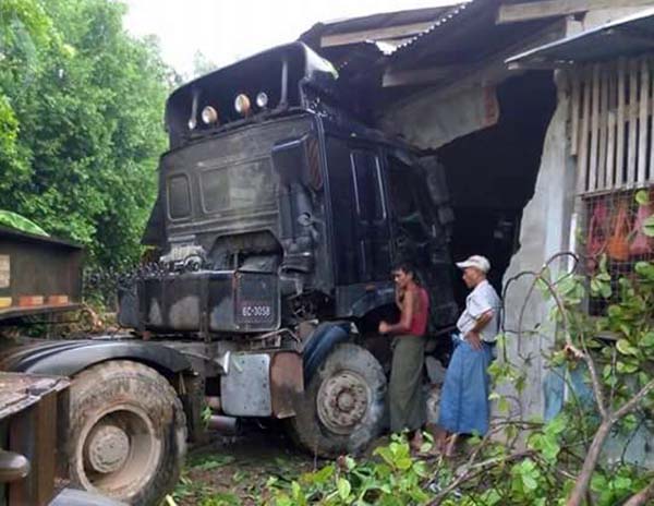 ၁၂ ဘီးယာဥ္ အိမ္ကို ညအခ်ိန္မေတာ္ဝင္တိုက္၊ အိပ္ေပ်ာ္ေနသူ ၁ ဦး ဒဏ္ရာရ