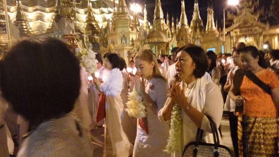 ကဆုန္﻿လျပည္﻿့ဗုဒၶ﻿ေန႔ မနက္﻿အ႐ုဏ္တက္ခ်ိန္﻿ ﻿ေ႐ႊတိဂုံဘုရား﻿ေပၚက ျမင္﻿ကြင္﻿းမ်ား
