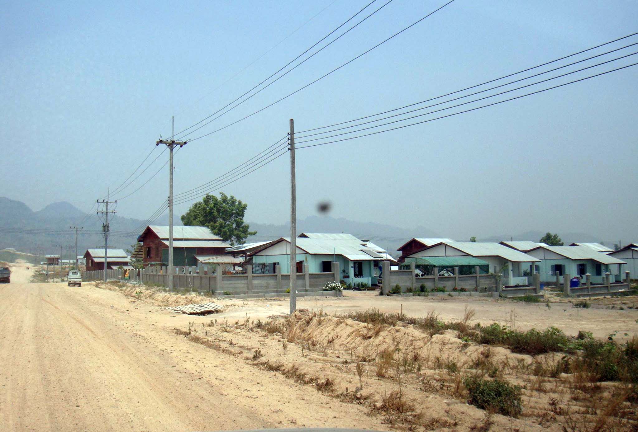 စစ္ေဘးေၾကာင့္အိမ္ရာမဲ့သူမ်ားအတြက္ ေကအန္ယူၿမိဳ႕သစ္တည္ေဆာက္ေန